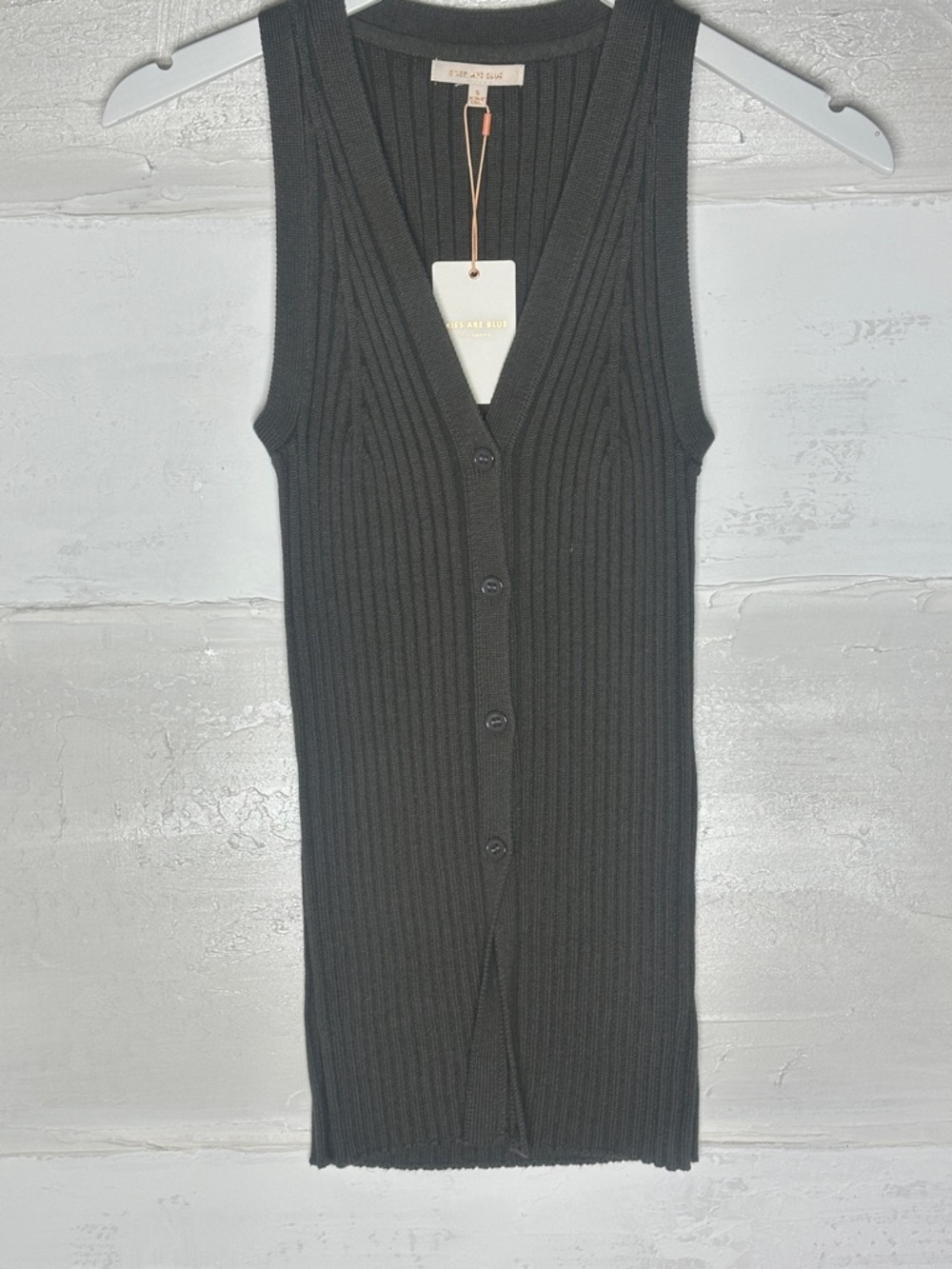 New w tags. Skies are Blue ribbed sleeveless top. Olive
